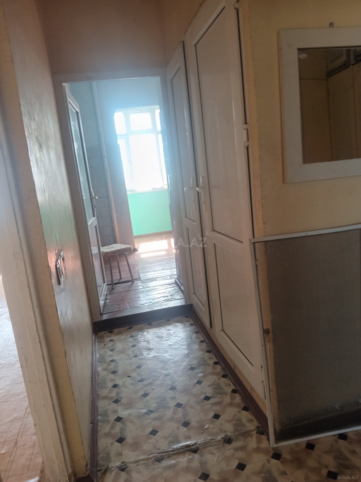 3 otaqlı Köhnə tikili, Həzi Aslanov m., Bakı