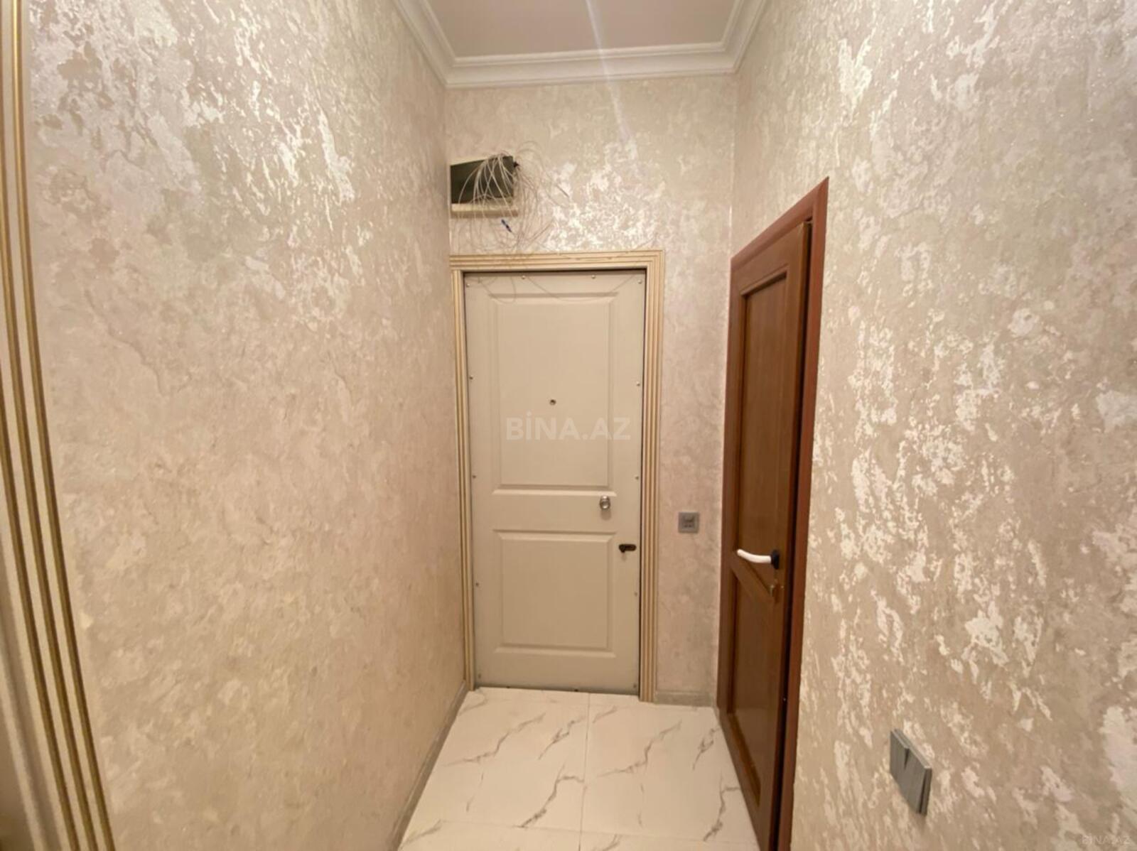 3 otaqlı Köhnə tikili, Memar Əcəmi m., Bakı