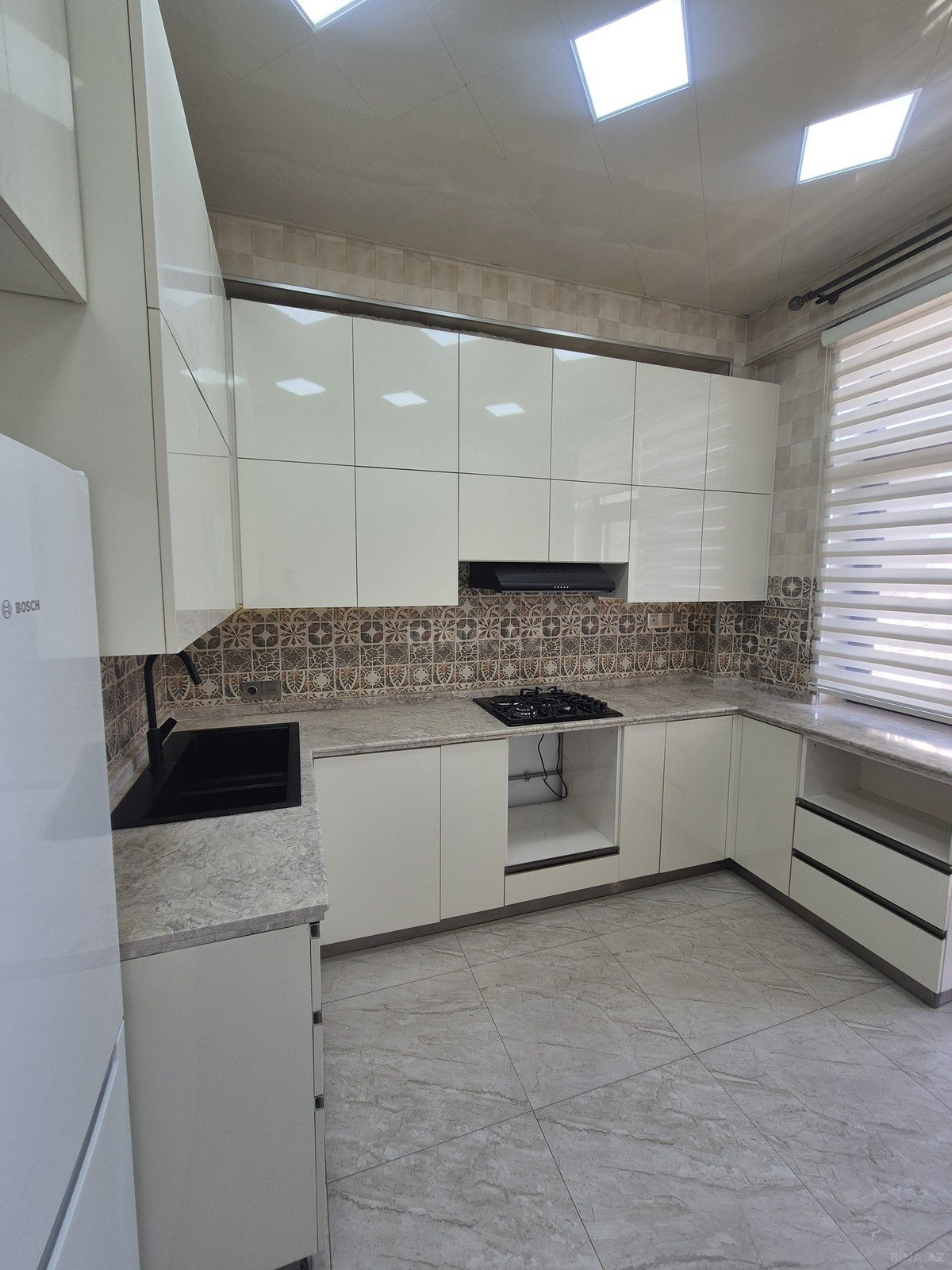 2 otaqlı Yeni tikili, Memar Əcəmi m., Bakı