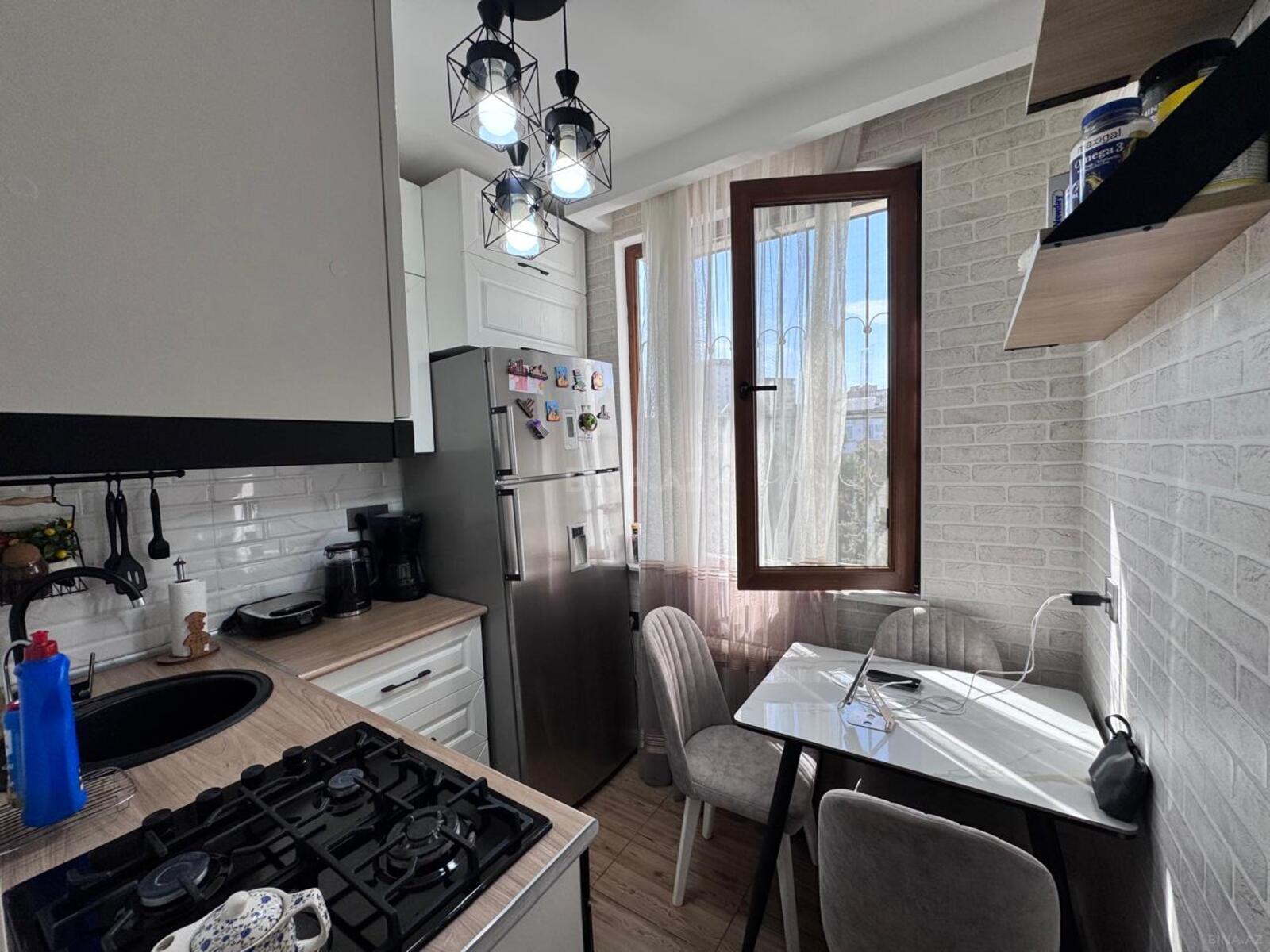 2 otaqlı Köhnə tikili, Azadlıq Prospekti m., Bakı