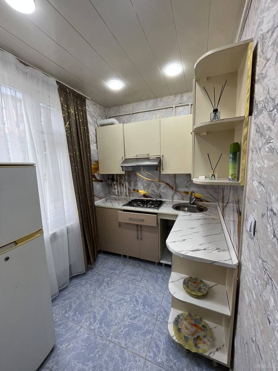 2 otaqlı Köhnə tikili, Memar Əcəmi m., Bakı