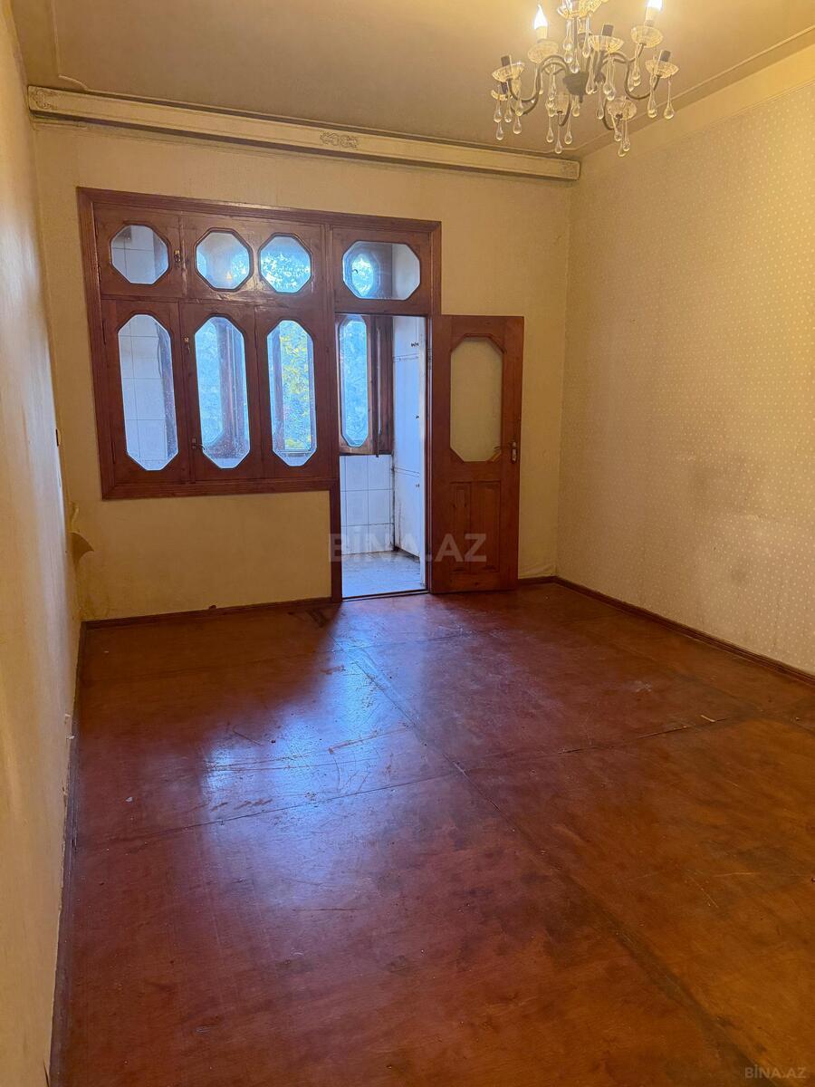 2 otaqlı Köhnə tikili, Memar Əcəmi m., Bakı