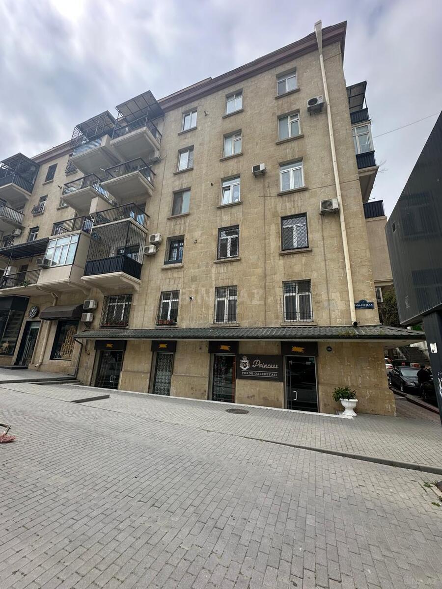 3 otaqlı Köhnə tikili, Nizami m., Bakı