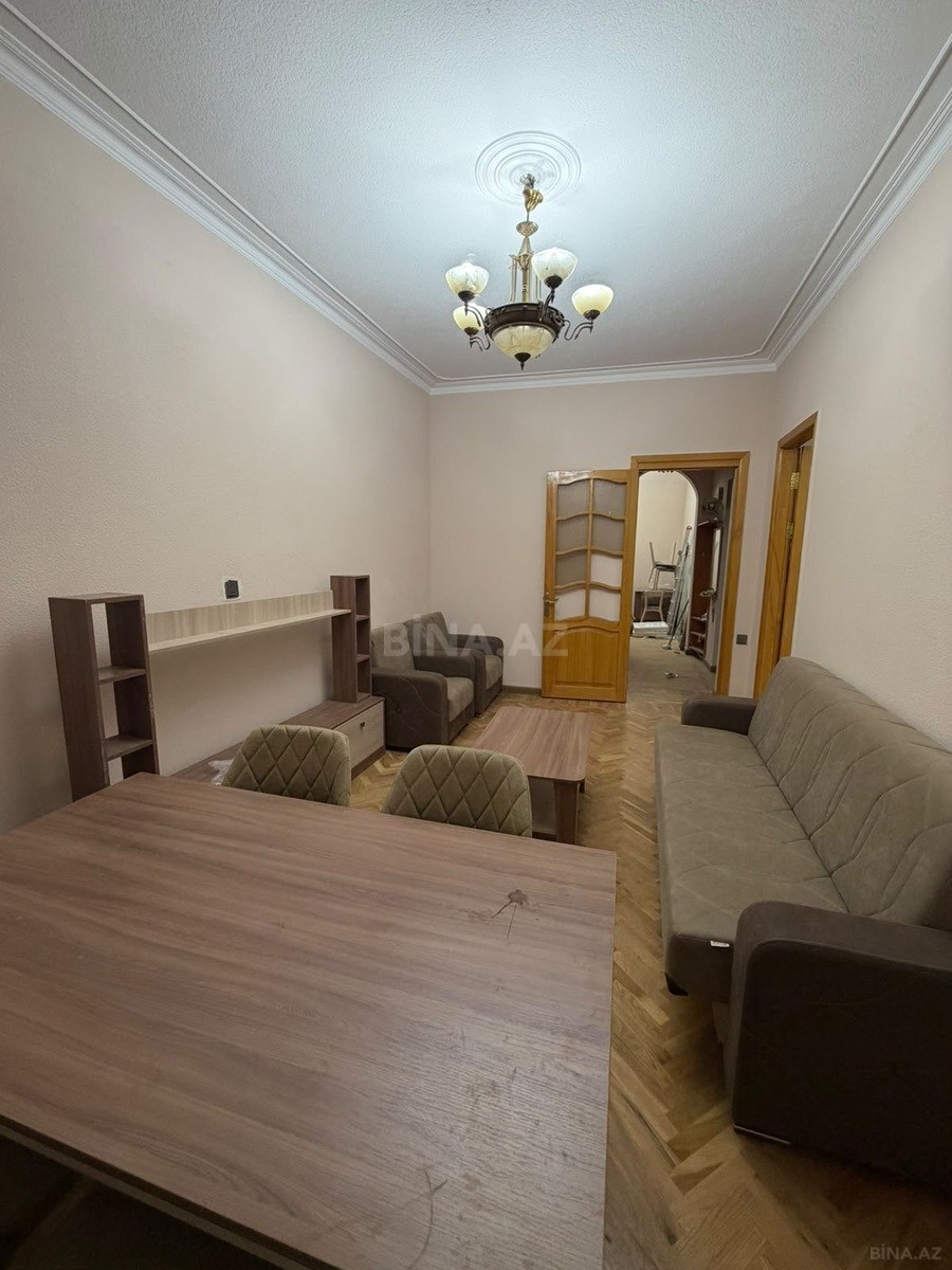 3 otaqlı Köhnə tikili, Nizami m., Bakı