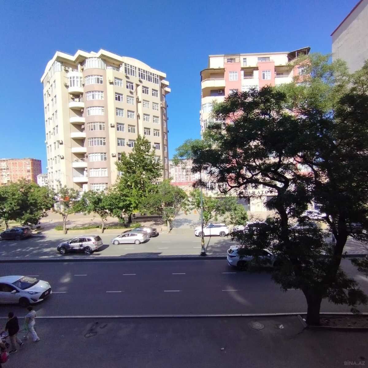 3 otaqlı Köhnə tikili, İnşaatçılar m., Bakı