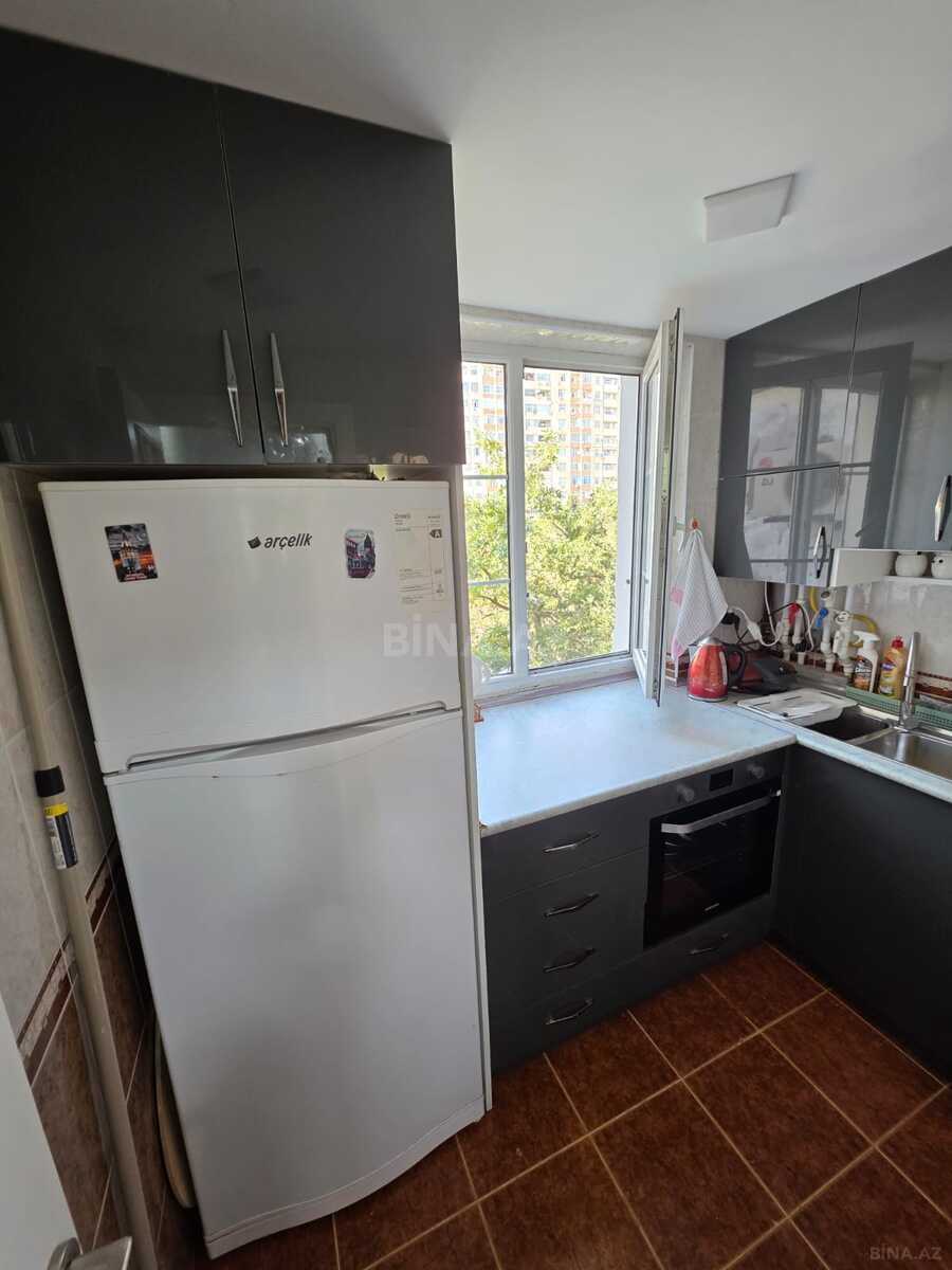 3 otaqlı Köhnə tikili, Neftçilər m., Bakı