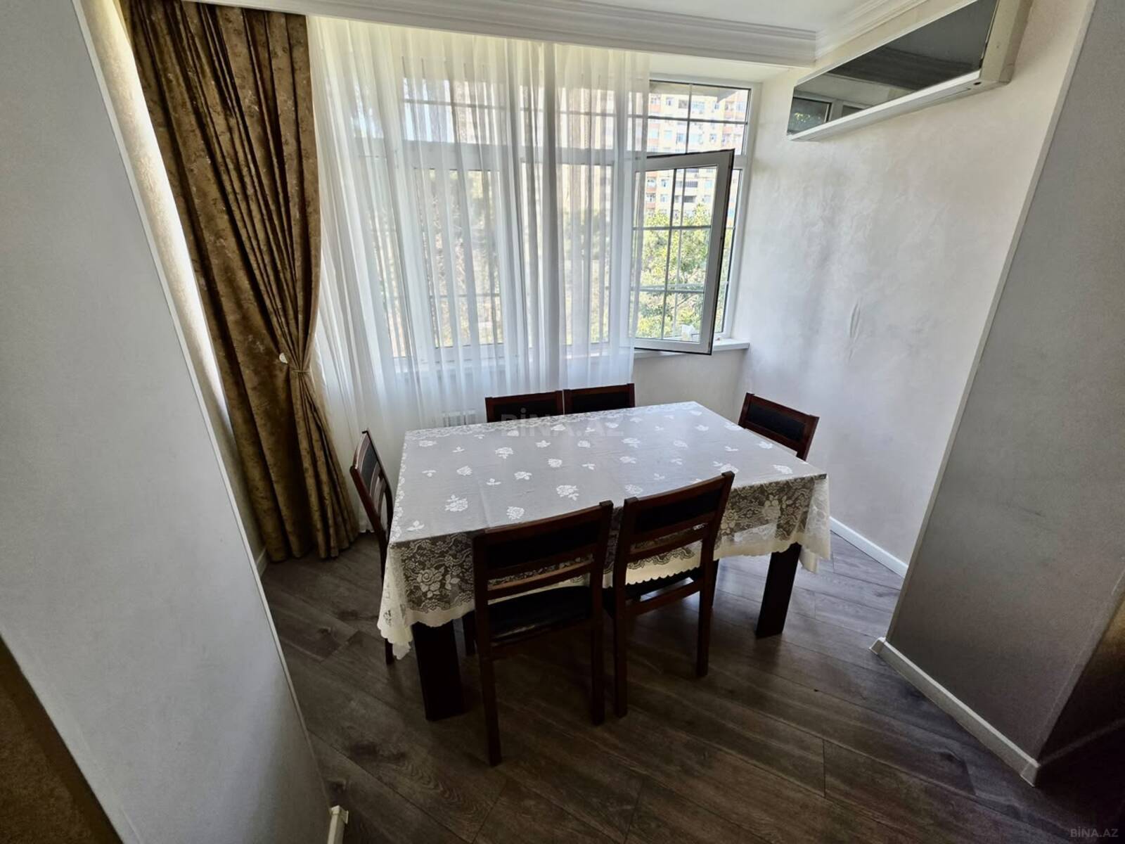 3 otaqlı Köhnə tikili, Neftçilər m., Bakı