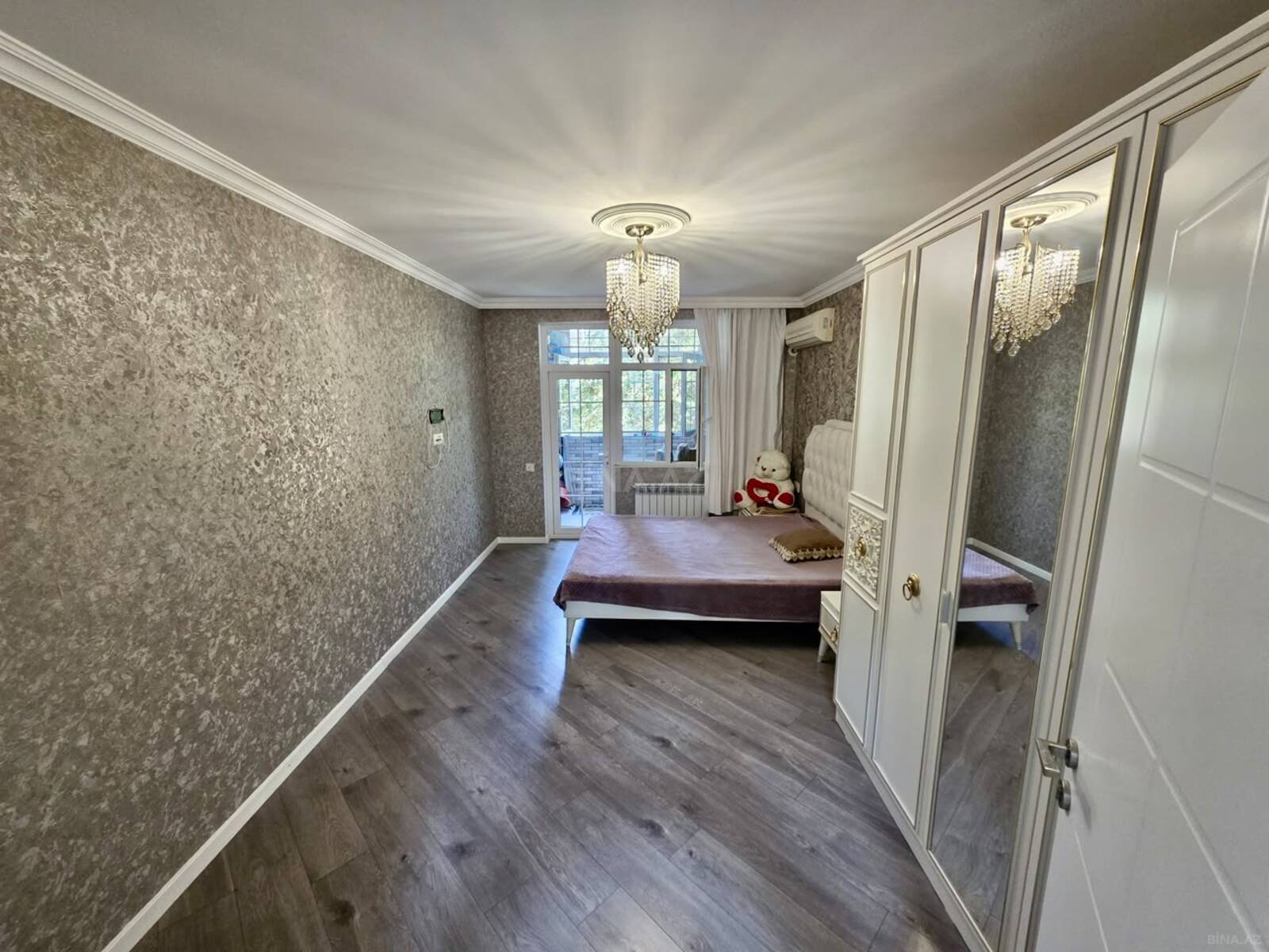 3 otaqlı Köhnə tikili, Neftçilər m., Bakı