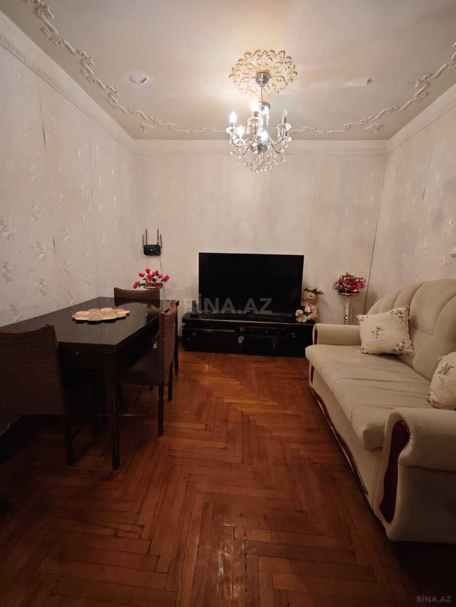 3 otaqlı Köhnə tikili, Neftçilər m., Bakı