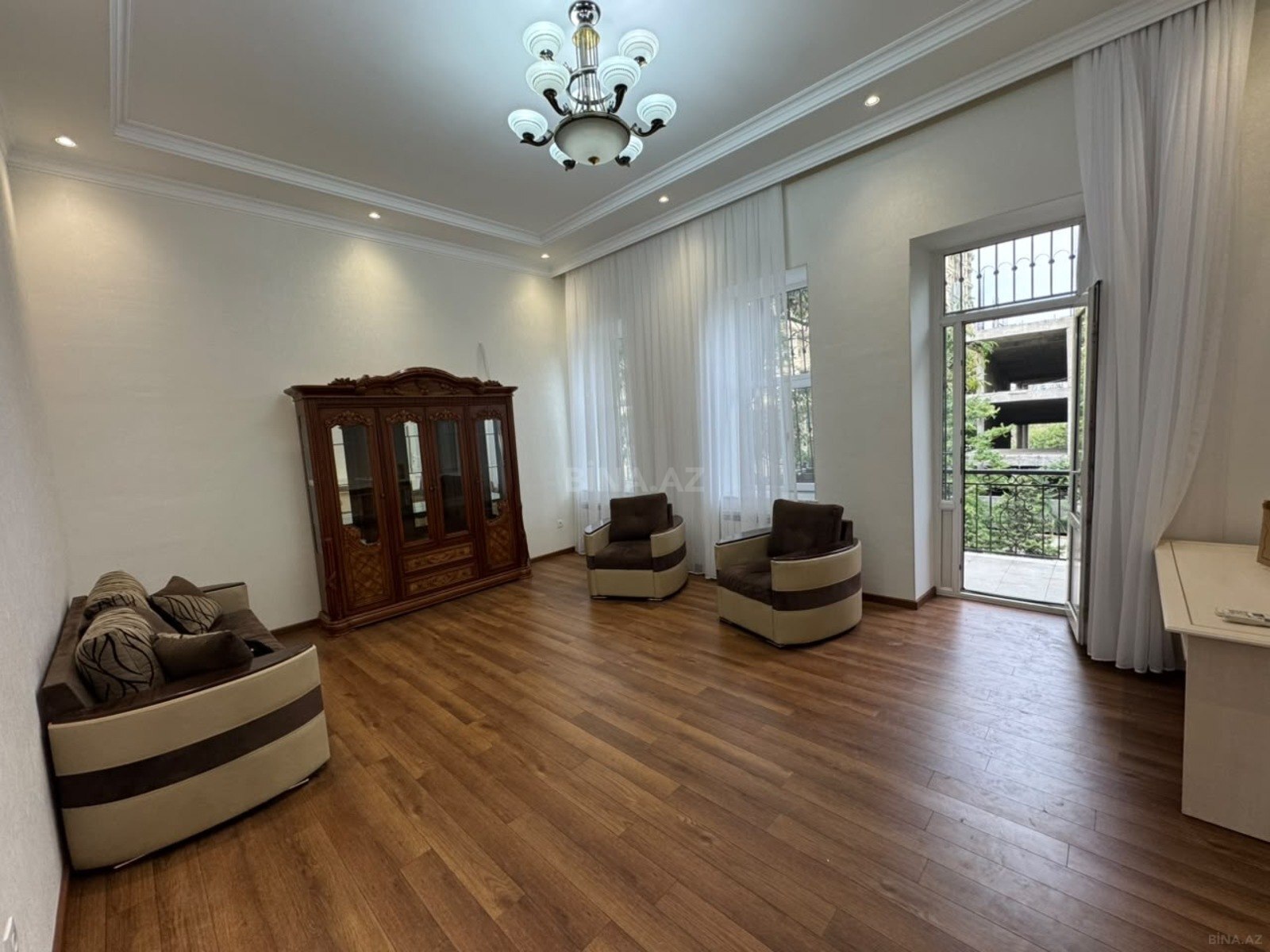 3 otaqlı Köhnə tikili, Nizami m., Bakı