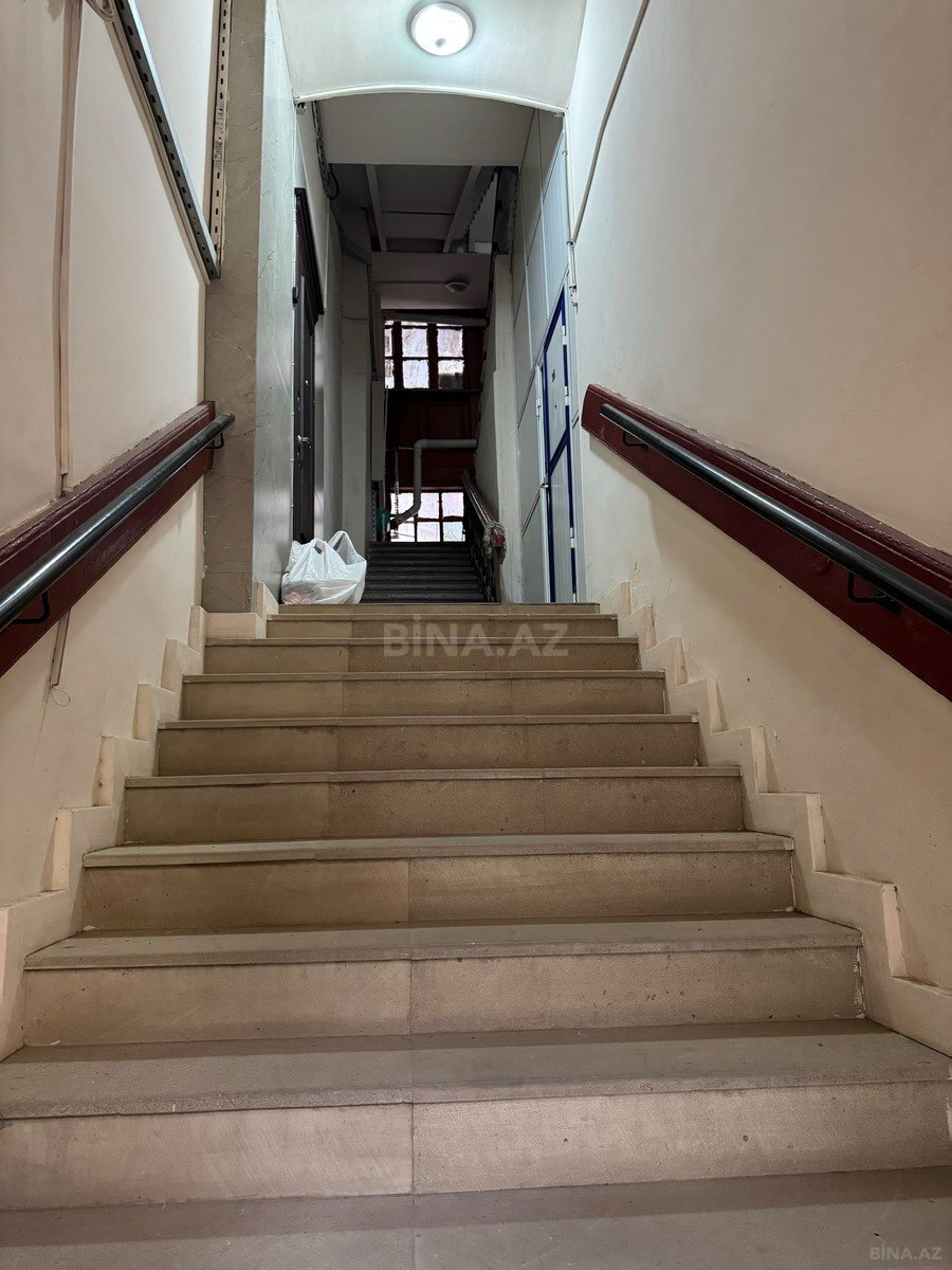 3 otaqlı Köhnə tikili, Nizami m., Bakı