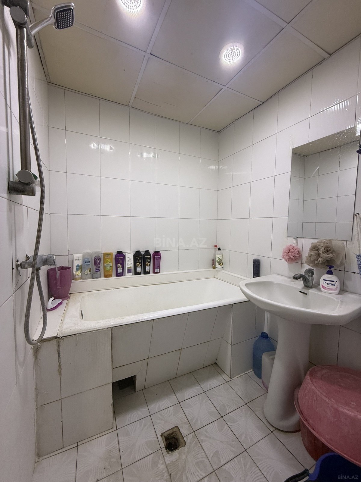 3 otaqlı Köhnə tikili, Həzi Aslanov m., Bakı