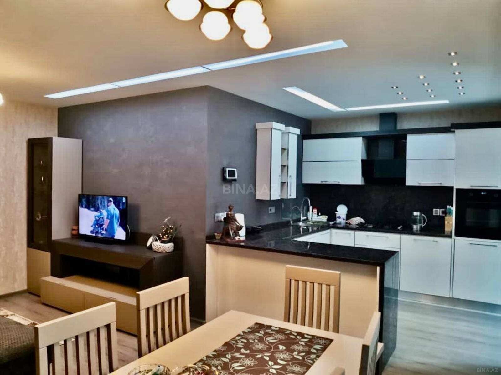 3 otaqlı Köhnə tikili, Gənclik m., Bakı