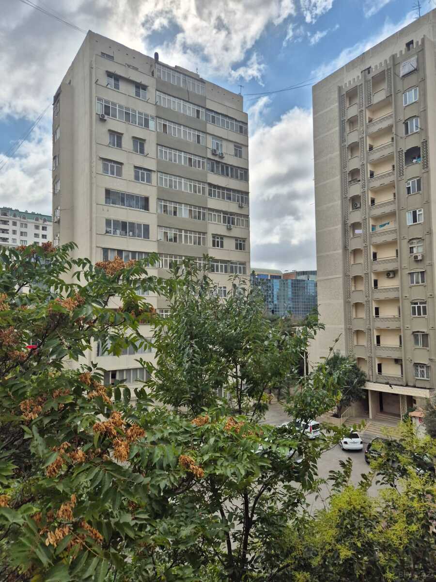 3 otaqlı Köhnə tikili, Azadlıq Prospekti m., Bakı