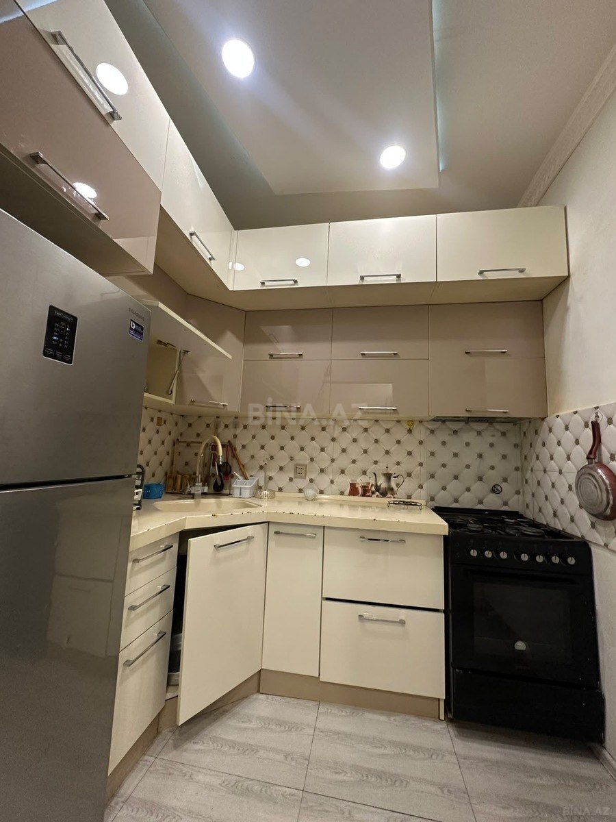 3 otaqlı Yeni tikili, 8-ci mikrorayon q., Bakı