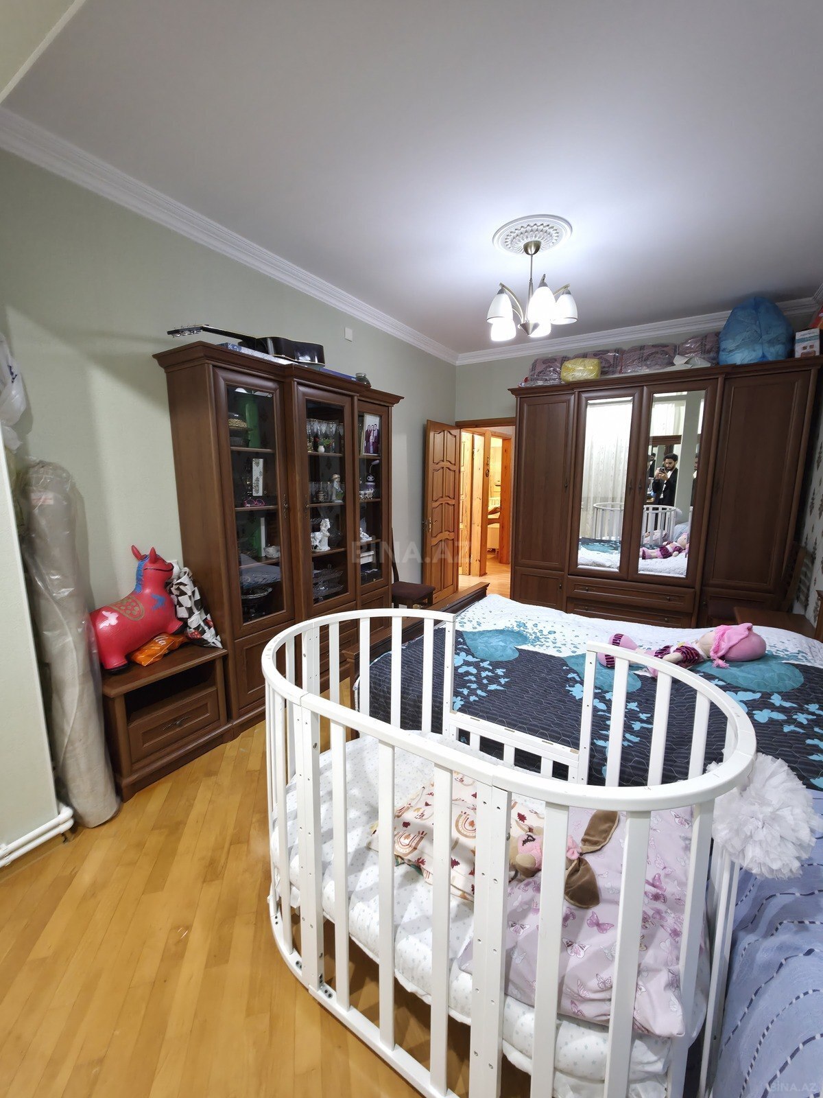 3 otaqlı Köhnə tikili, Bakıxanov q., Bakı