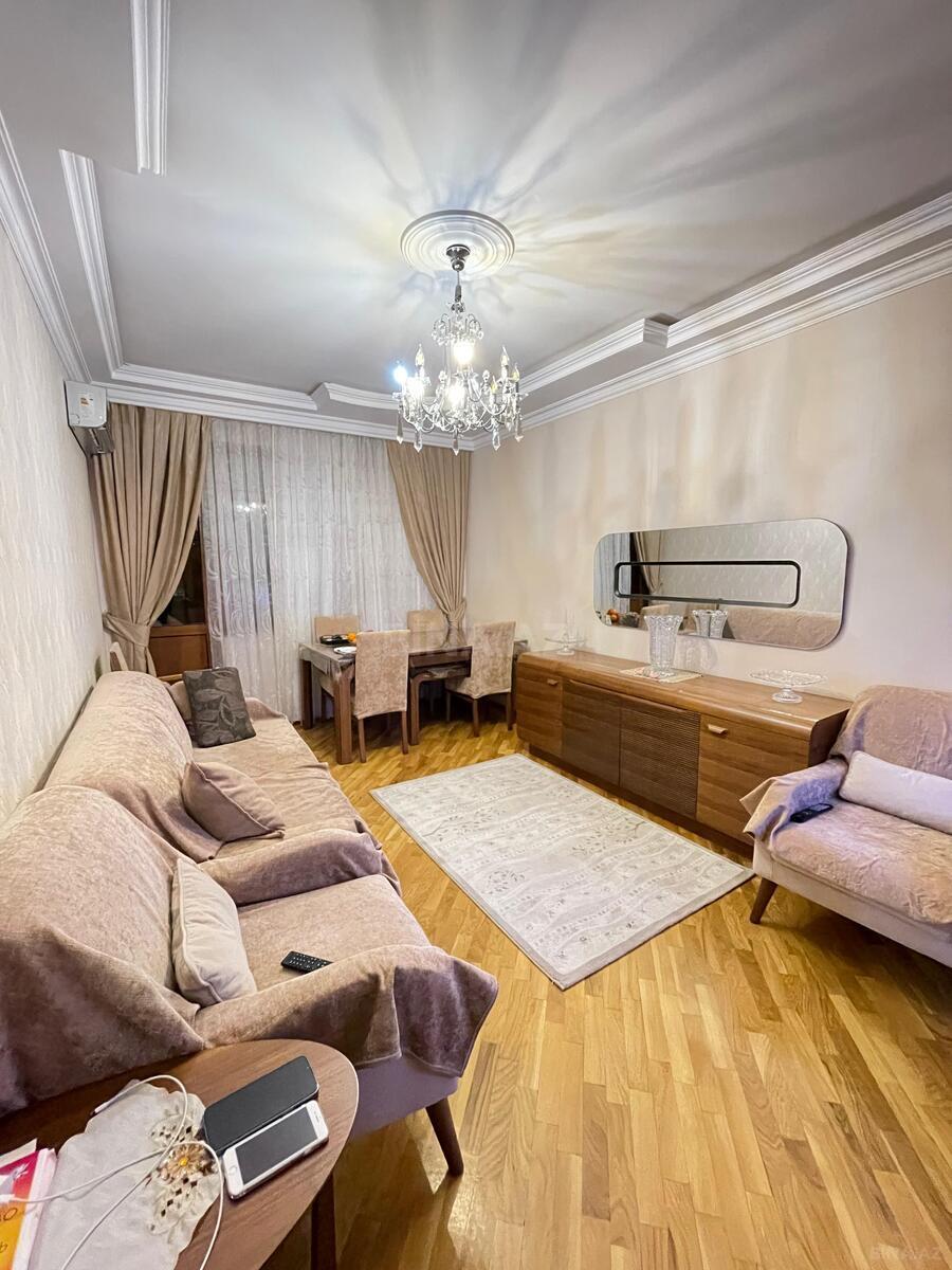 3 otaqlı Köhnə tikili, Memar Əcəmi m., Bakı