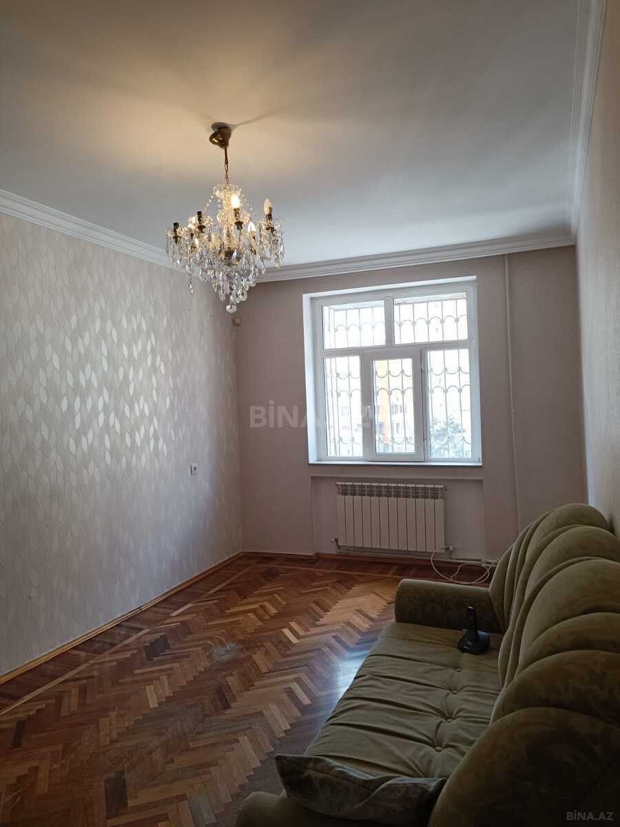 3 otaqlı Köhnə tikili, Həzi Aslanov m., Bakı