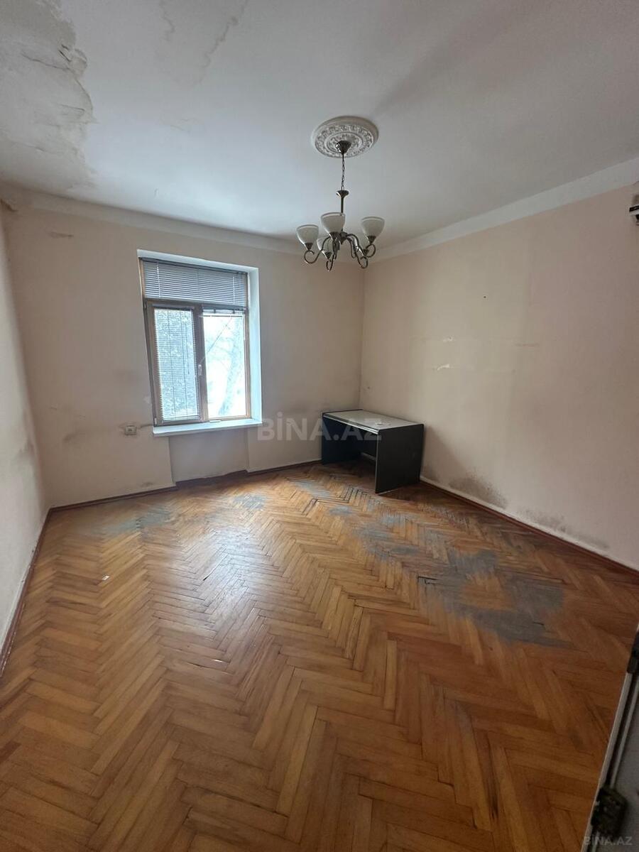 3 otaqlı Köhnə tikili, Nizami m., Bakı
