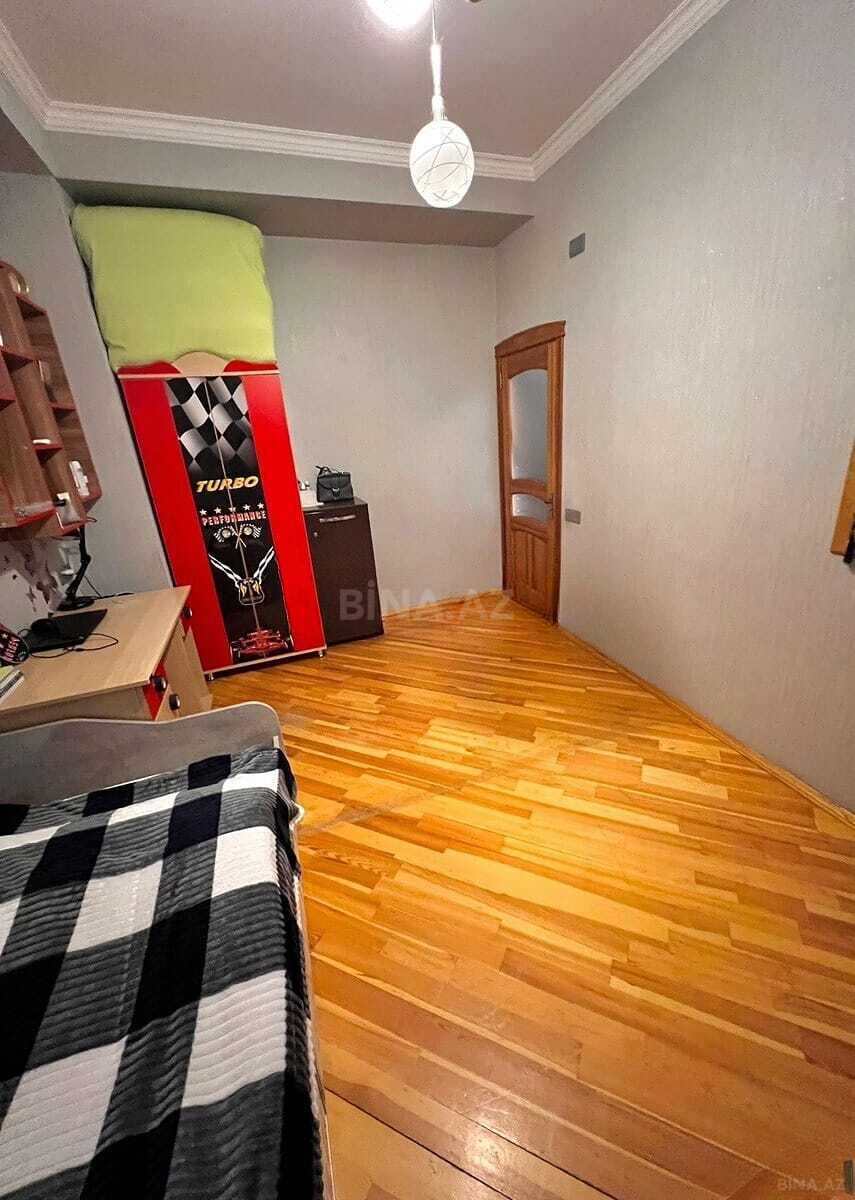 3 otaqlı Köhnə tikili, Xalqlar Dostluğu m., Bakı