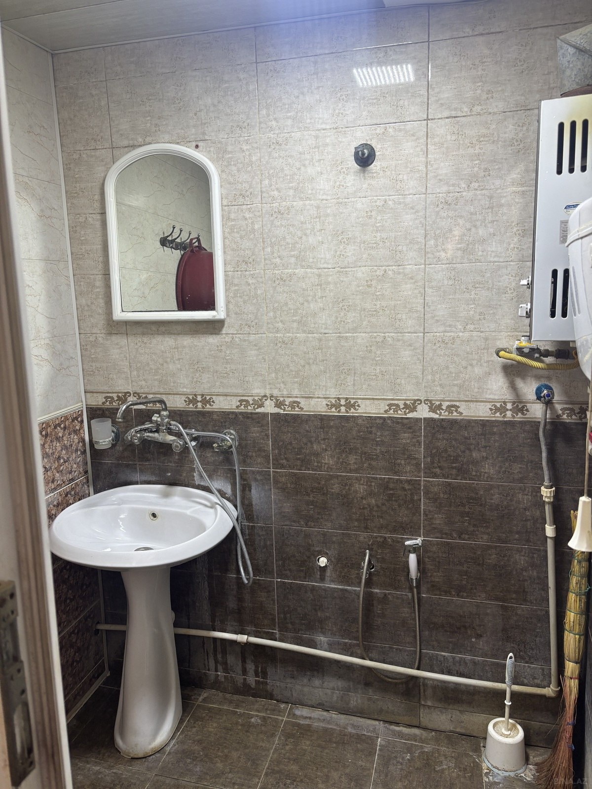 3 otaqlı Köhnə tikili, Badamdar q., Bakı