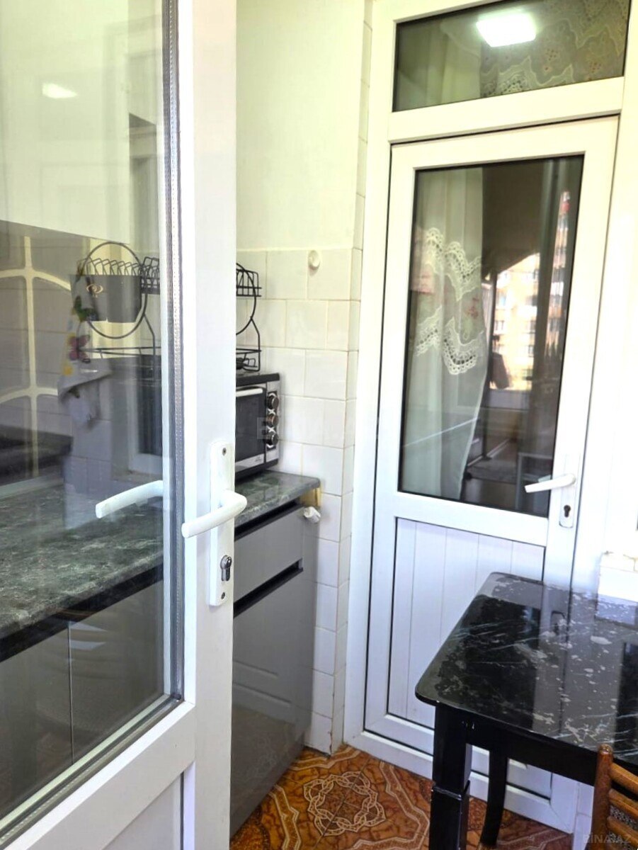 3 otaqlı Köhnə tikili, Həzi Aslanov m., Bakı