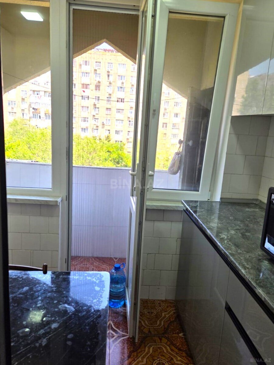 3 otaqlı Köhnə tikili, Həzi Aslanov m., Bakı