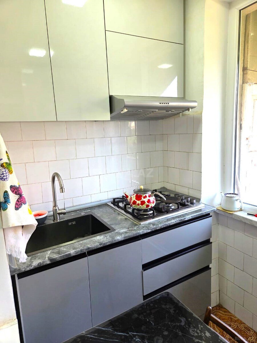 3 otaqlı Köhnə tikili, Həzi Aslanov m., Bakı