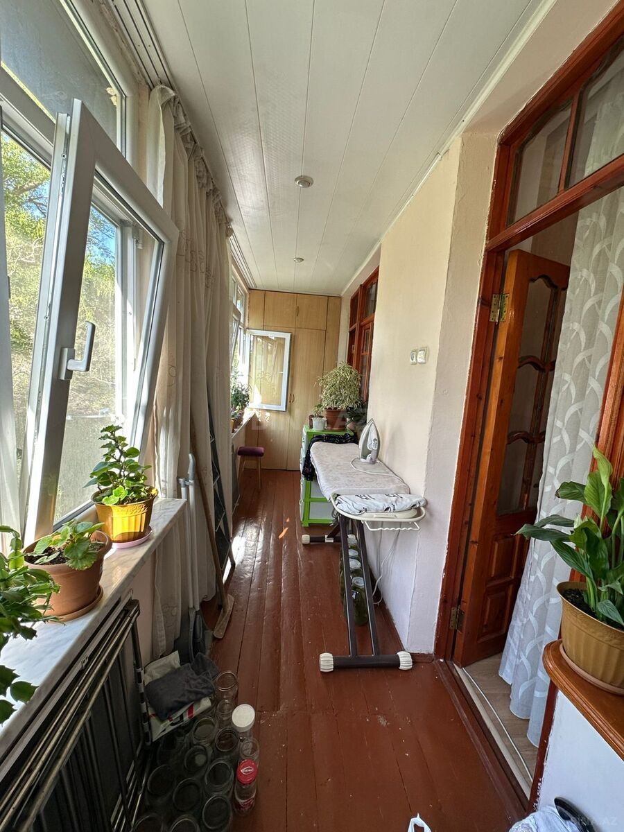 3 otaqlı Köhnə tikili, Bakıxanov q., Bakı