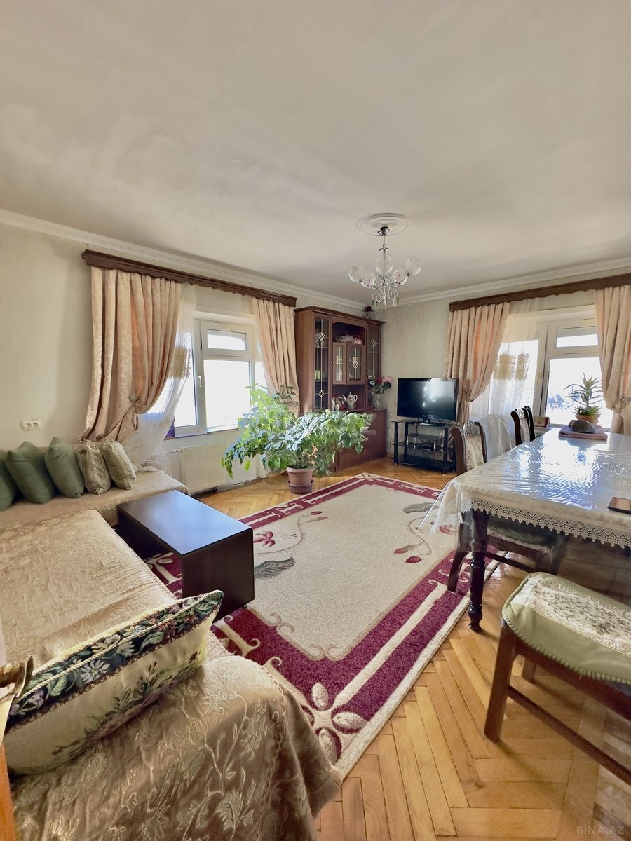 2 otaqlı Köhnə tikili, İnşaatçılar m., Bakı