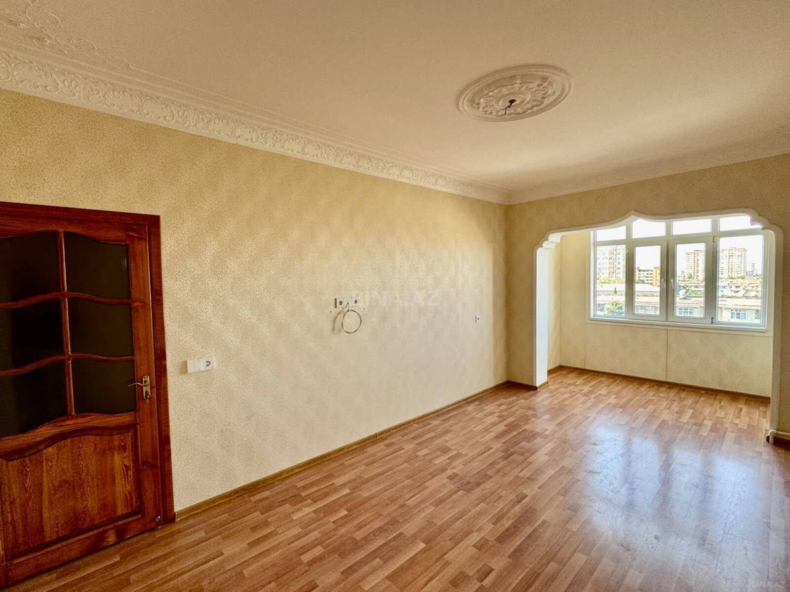3 otaqlı Köhnə tikili, Xalqlar Dostluğu m., Bakı