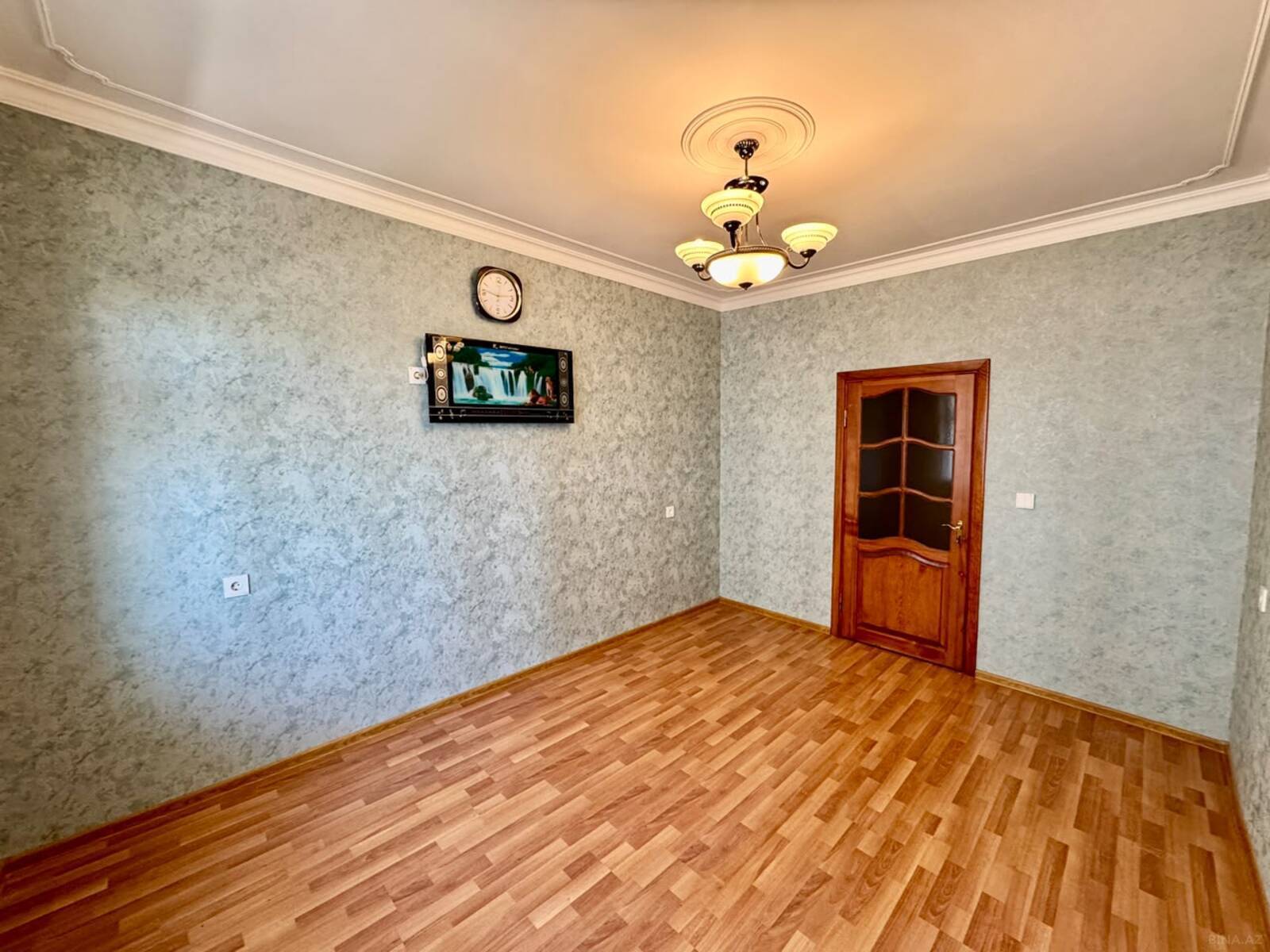 3 otaqlı Köhnə tikili, Xalqlar Dostluğu m., Bakı