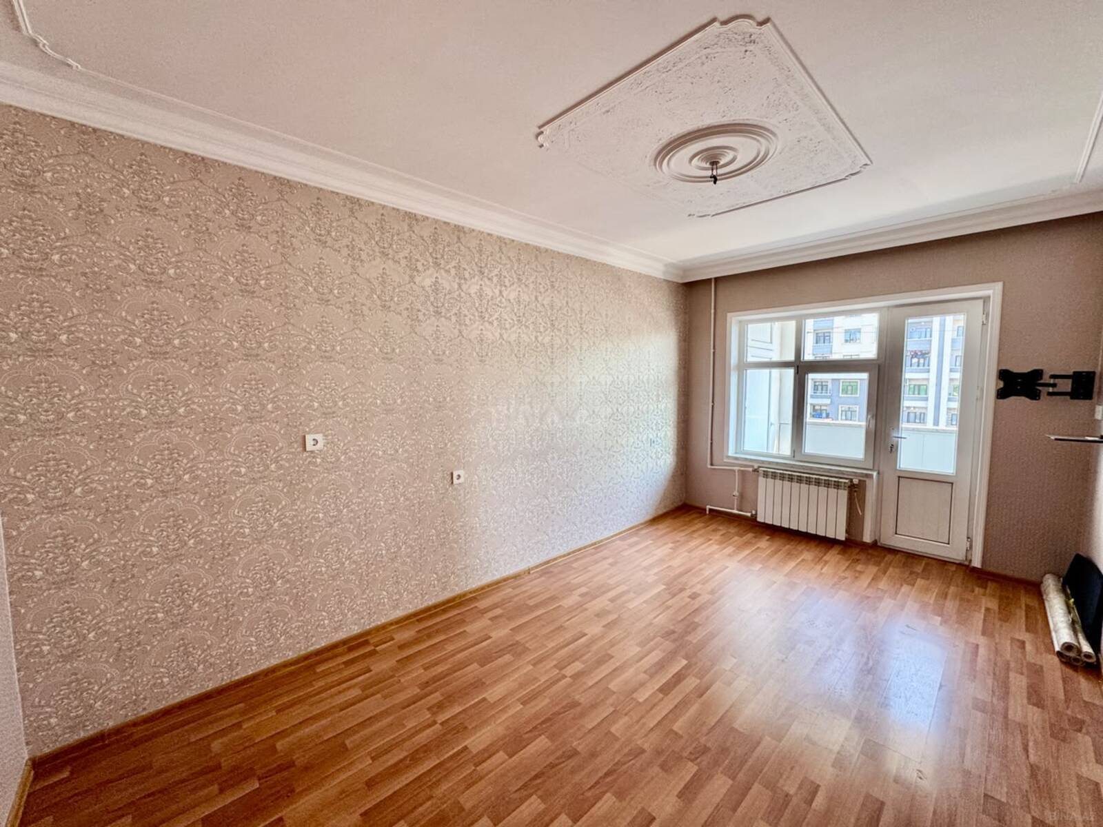 3 otaqlı Köhnə tikili, Xalqlar Dostluğu m., Bakı