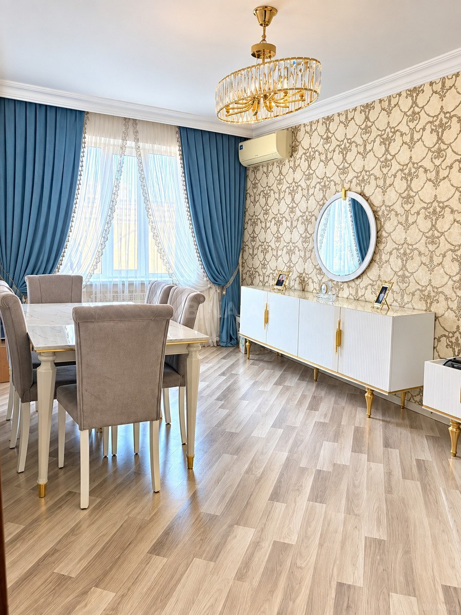 3 otaqlı Köhnə tikili, Xalqlar Dostluğu m., Bakı