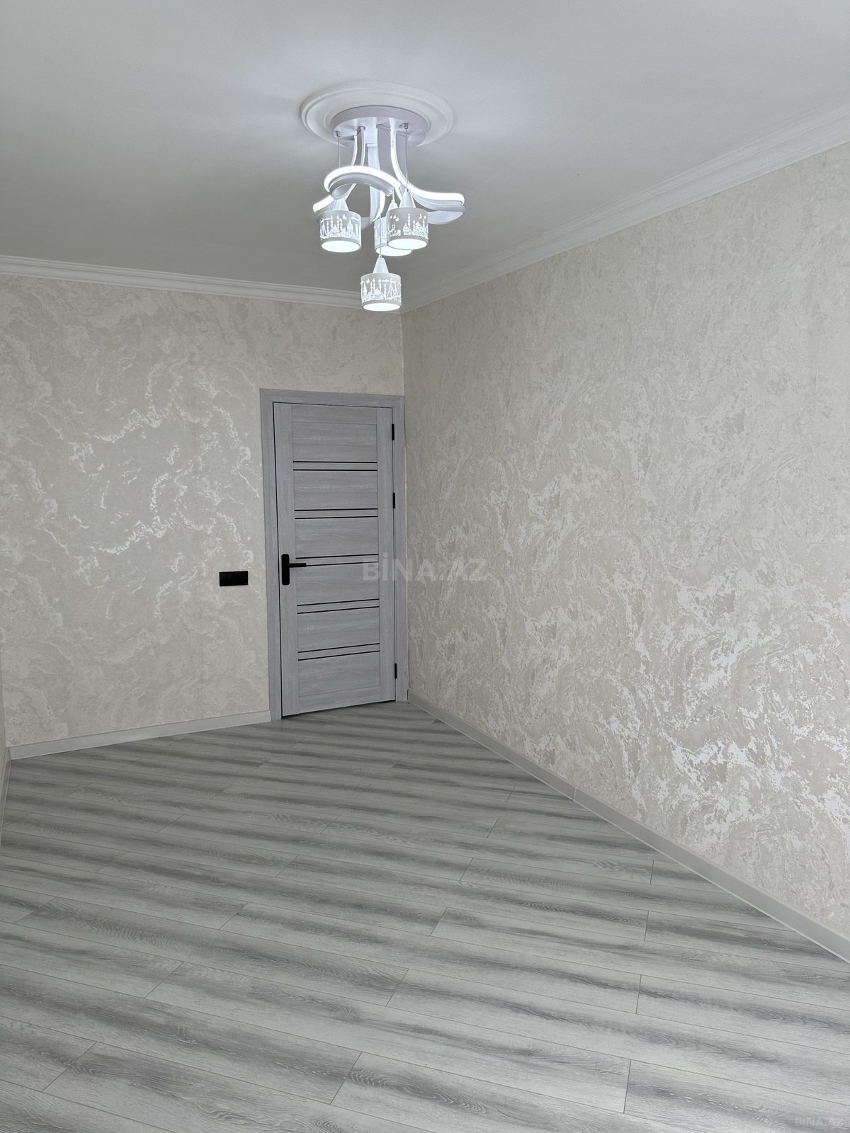 2 otaqlı Köhnə tikili, Qara Qarayev m., Bakı