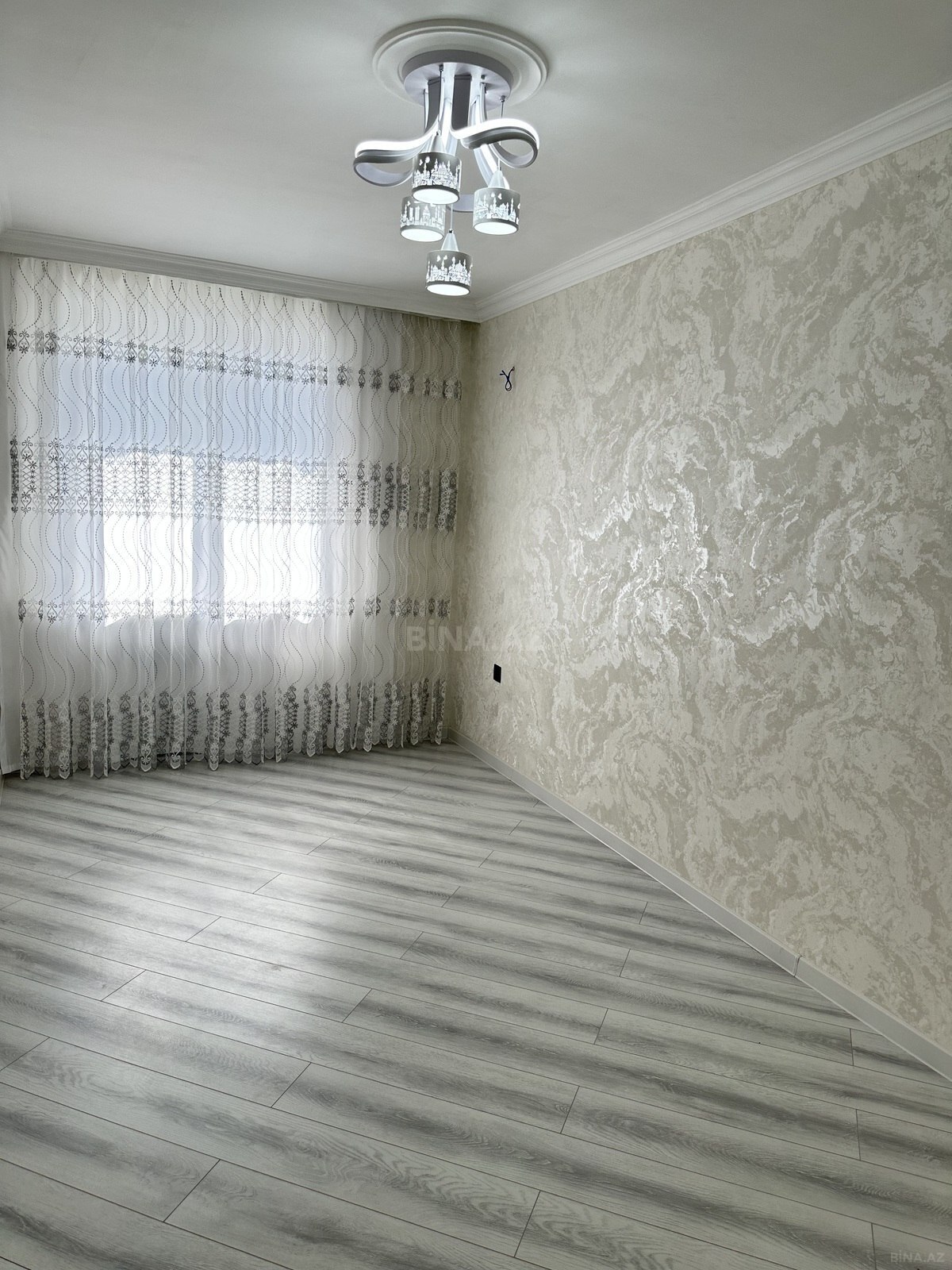 2 otaqlı Köhnə tikili, Qara Qarayev m., Bakı