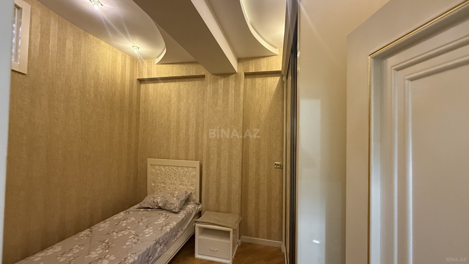 3 otaqlı Yeni tikili, Xırdalan