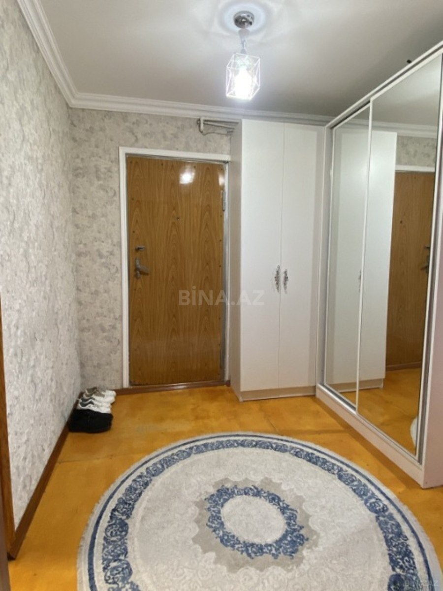 4 otaqlı Köhnə tikili, Xalqlar Dostluğu m., Bakı