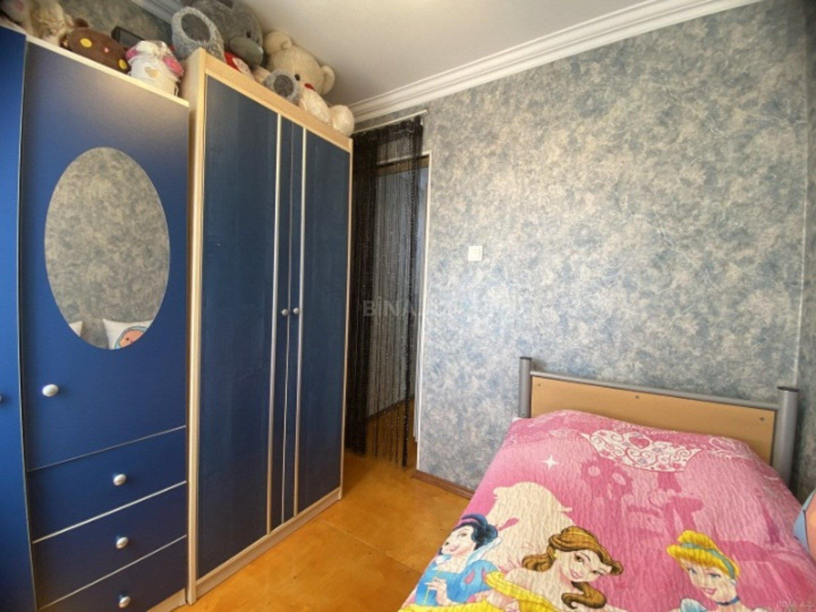 4 otaqlı Köhnə tikili, Xalqlar Dostluğu m., Bakı