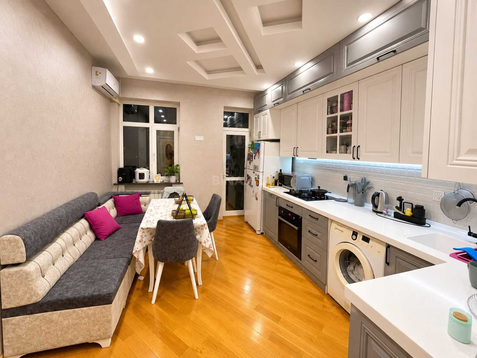 3 otaqlı Yeni tikili, İnşaatçılar m., Bakı