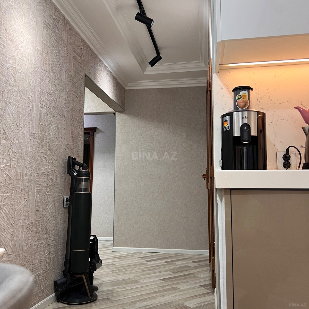 3 otaqlı Köhnə tikili, Xalqlar Dostluğu m., Bakı