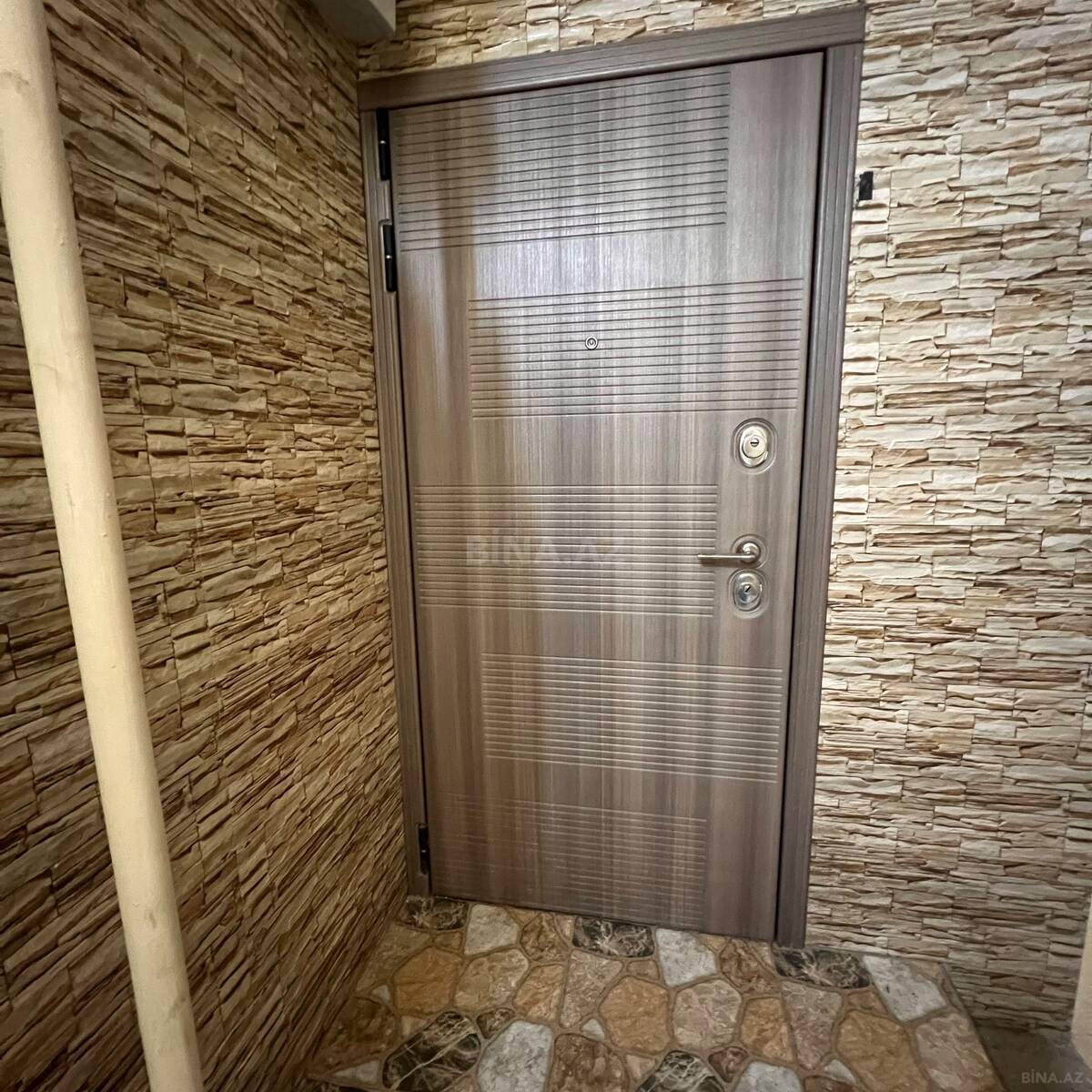3 otaqlı Köhnə tikili, Xalqlar Dostluğu m., Bakı