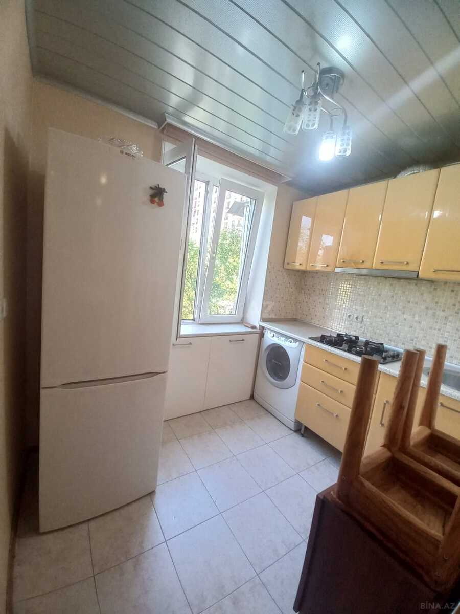 2 otaqlı Köhnə tikili, Elmlər Akademiyası m., Bakı