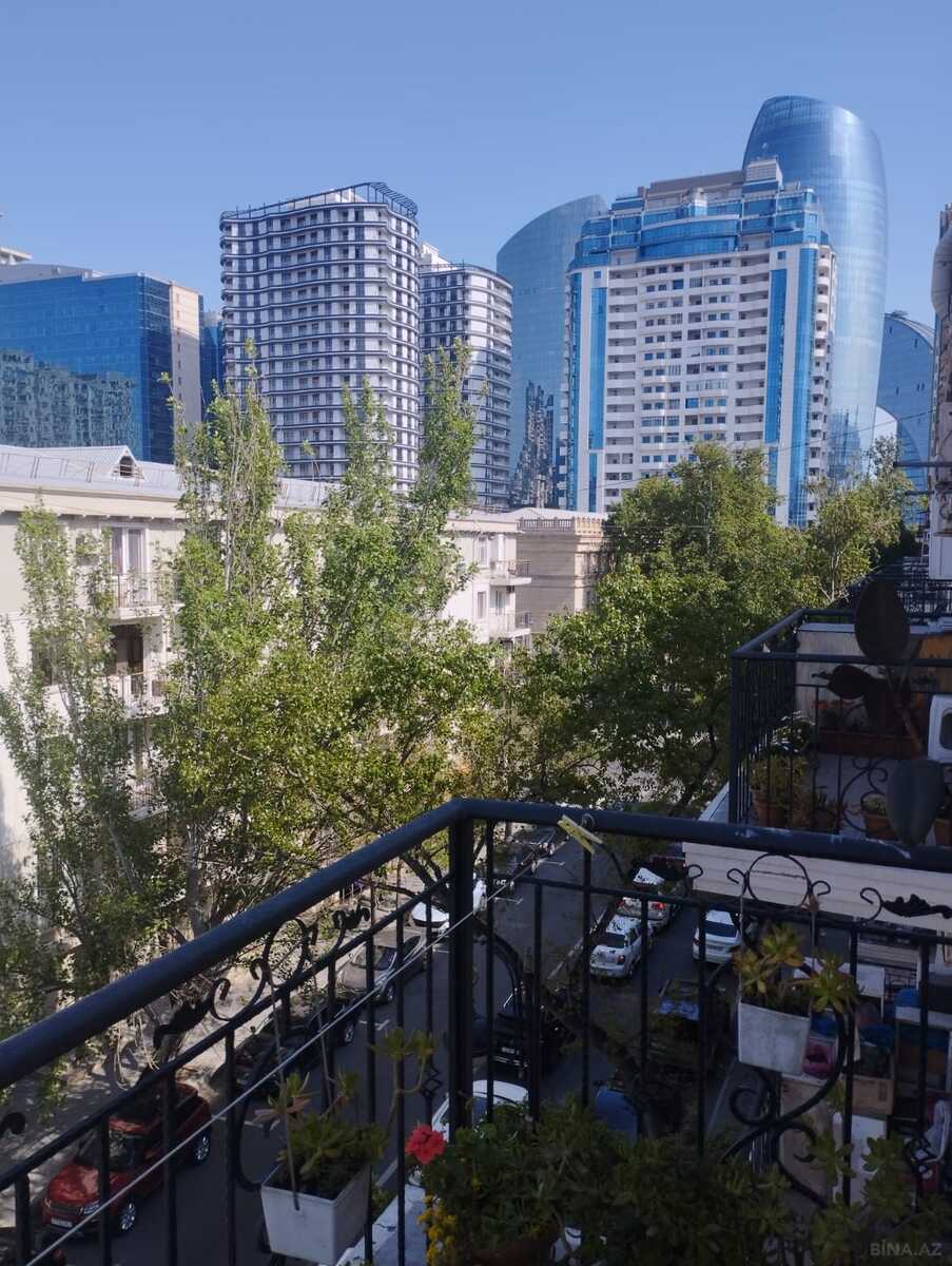 2 otaqlı Köhnə tikili, 28 May m., Bakı