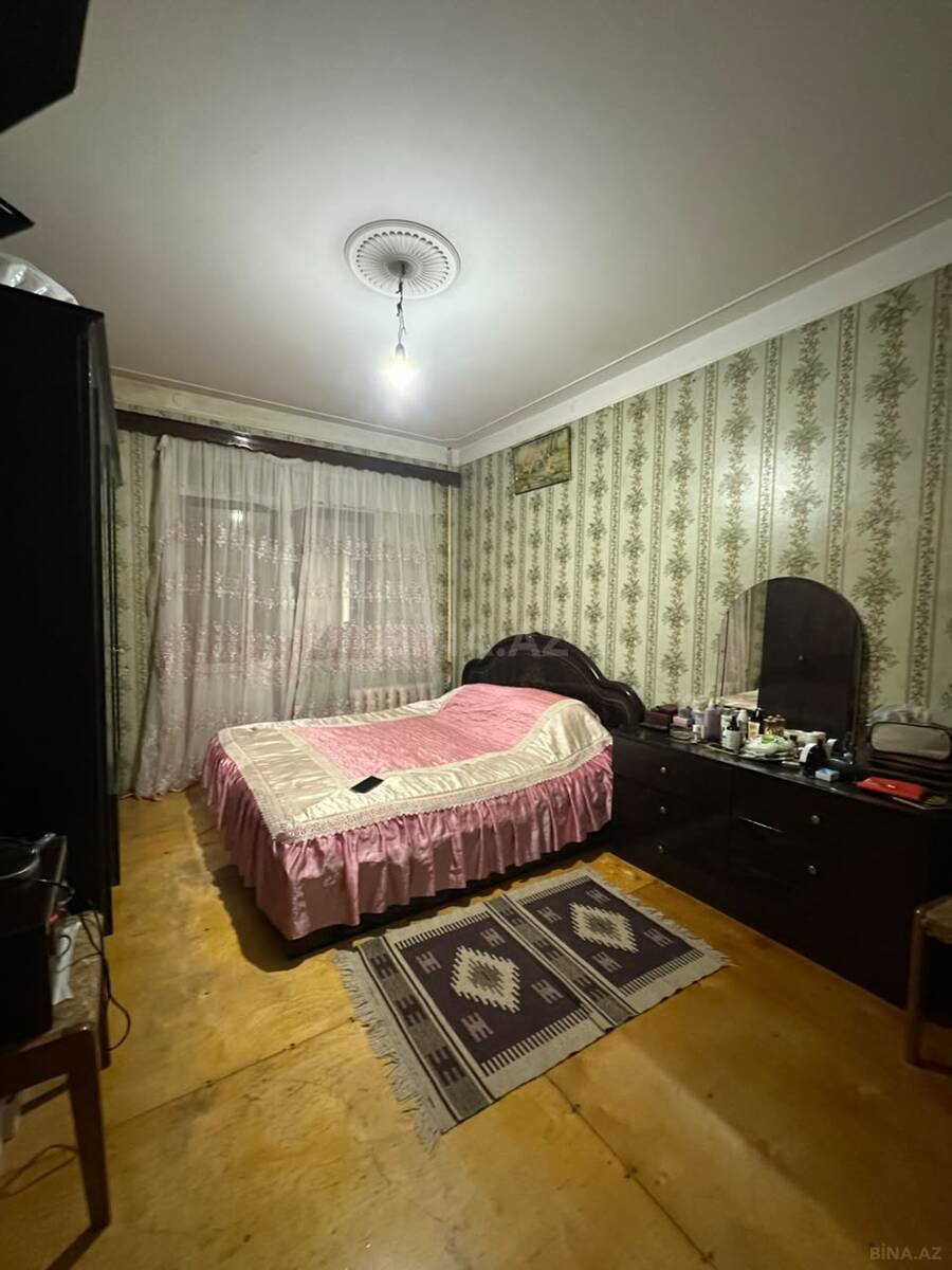 4 otaqlı Köhnə tikili, Bakıxanov q., Bakı