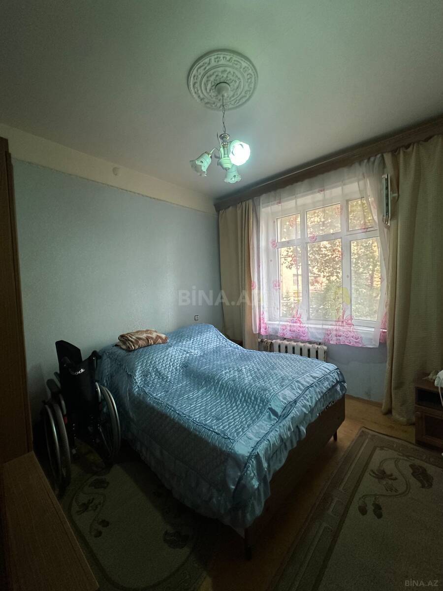 4 otaqlı Köhnə tikili, Bakıxanov q., Bakı