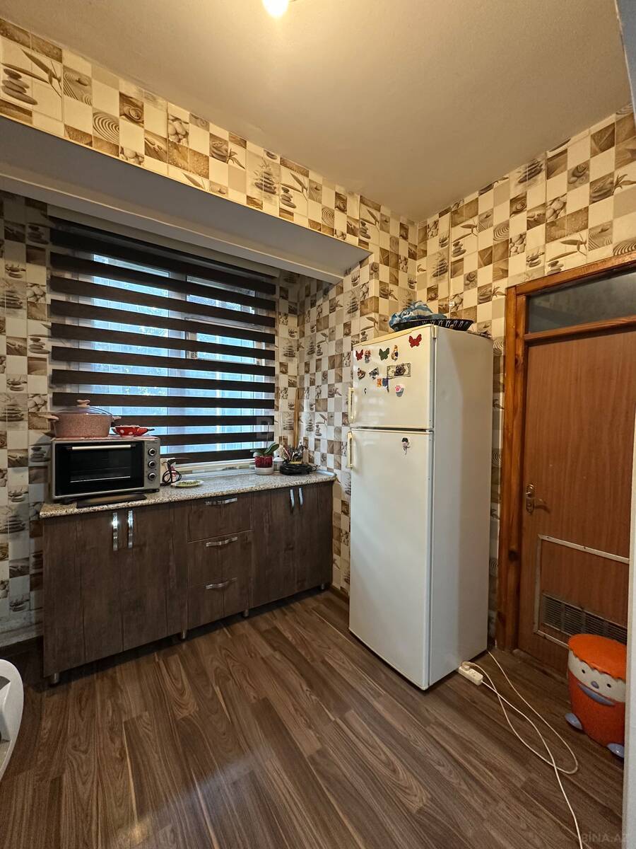 4 otaqlı Köhnə tikili, Bakıxanov q., Bakı