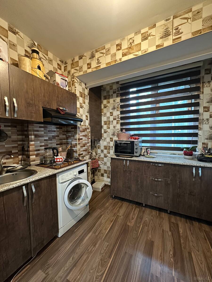 4 otaqlı Köhnə tikili, Bakıxanov q., Bakı