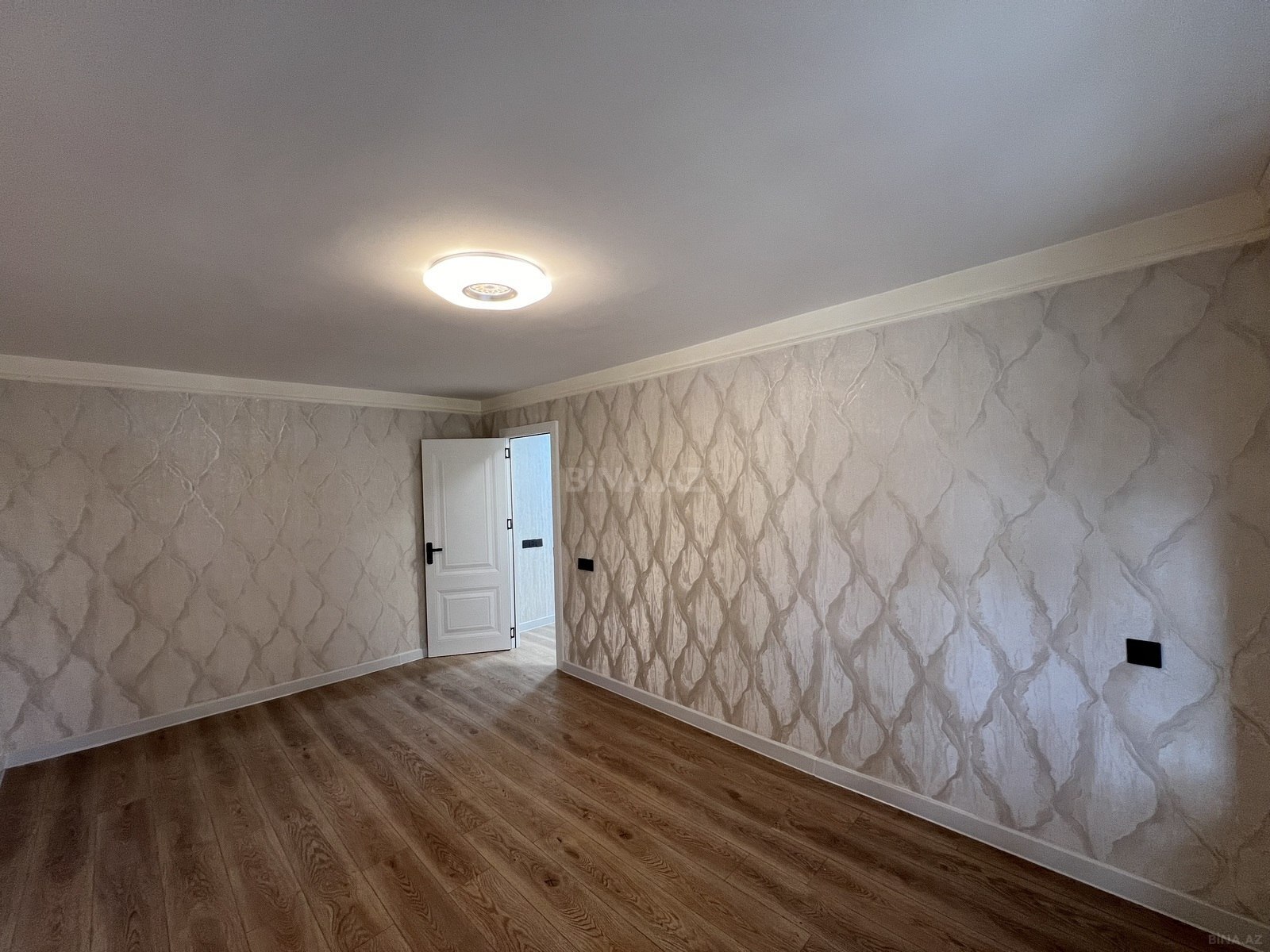 2 otaqlı Köhnə tikili, İnşaatçılar m., Bakı