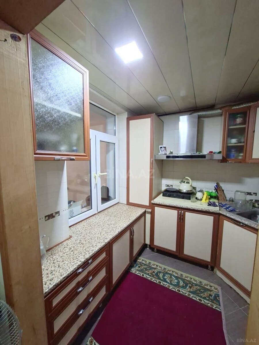 3 otaqlı Köhnə tikili, Elmlər Akademiyası m., Bakı